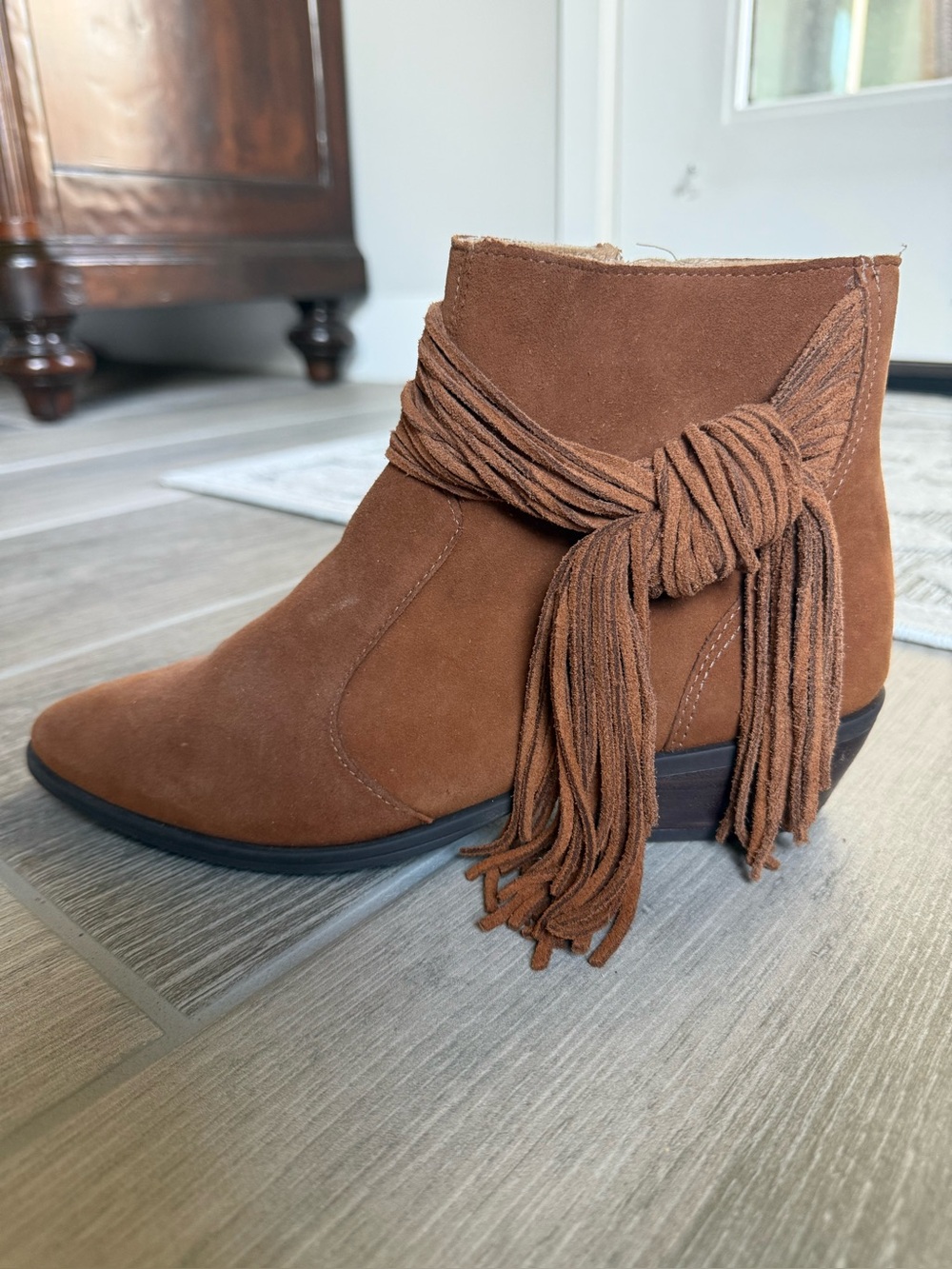 Schutz Euzabia Tan Suede Fringe Western Ankle Booties Unworn As-Is Flaws Size 8